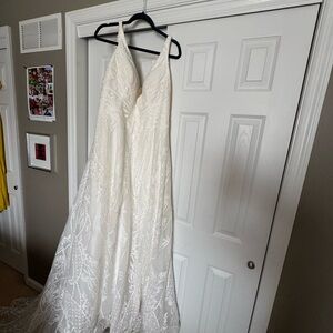 Elegant White Lace Wedding Dress